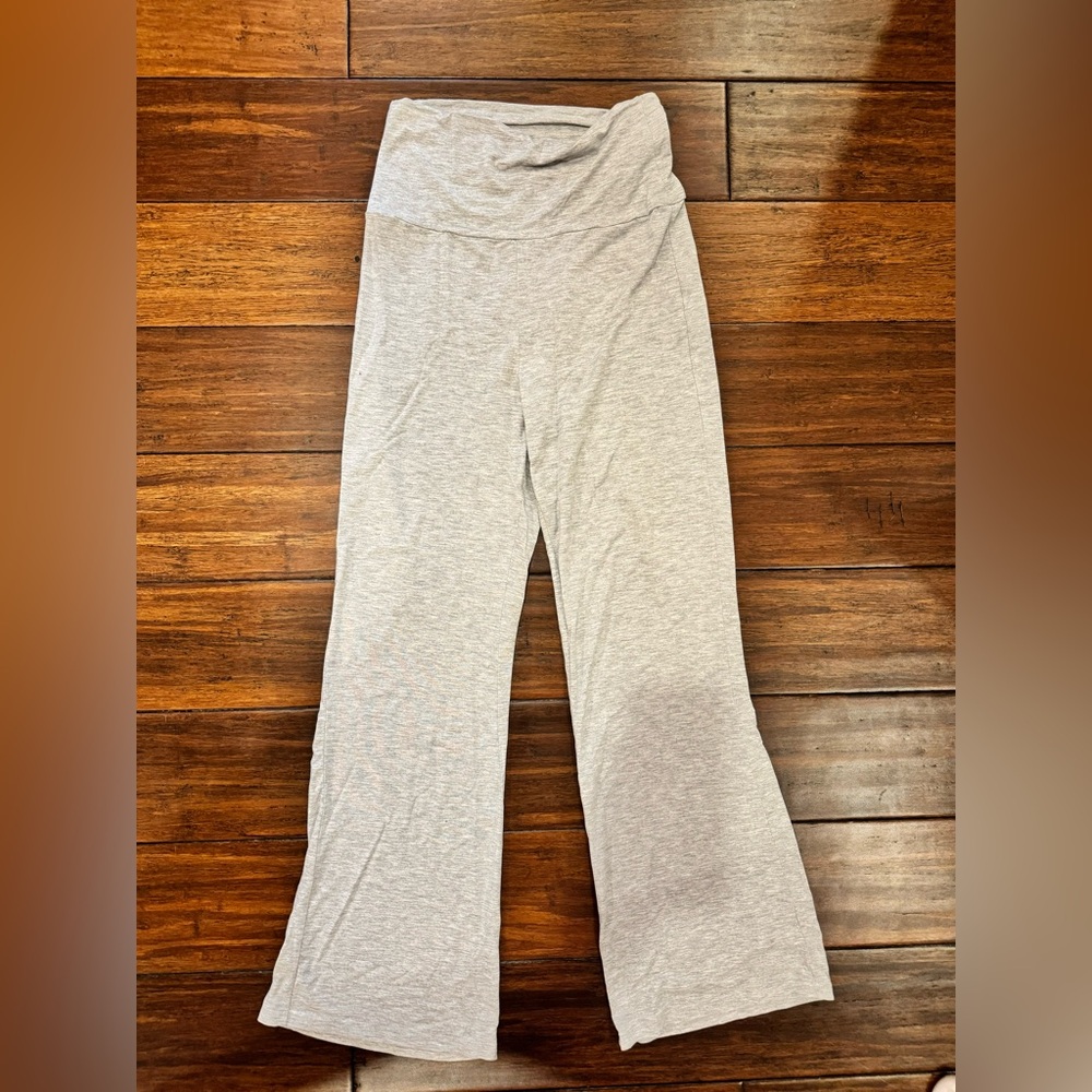 Gray flare yoga pants #loungewear
